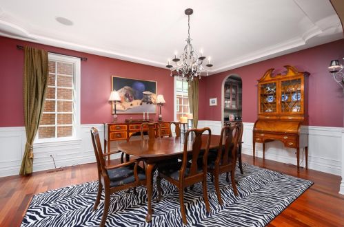 562 Linden Ave, Elmhurst IL 60126-4029 exterior