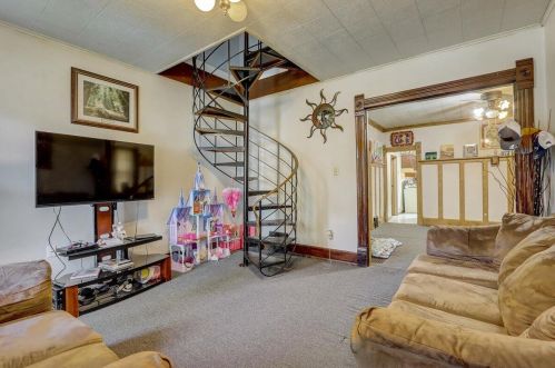 2446 Burrell St, Milwaukee WI 53207-1521 exterior