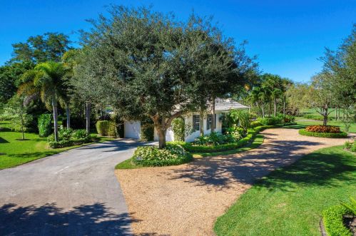 6 Country Club Cir, Boynton Beach FL exterior