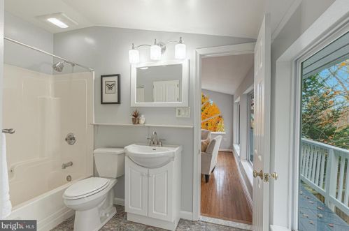 5837 Biscayne Dr, Alexandria VA  22303-1925 exterior