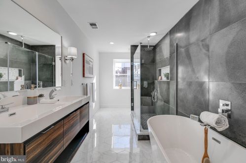 1009 Greenwich St, Philadelphia PA 19147-6409 exterior