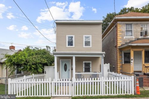 4402 Kane Pl, Washington, DC 20019-3805