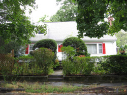 30 Cambria Rd, Newton, MA 02465-1117