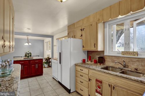 421 Fairview St, Pottstown PA 19464-6136 exterior