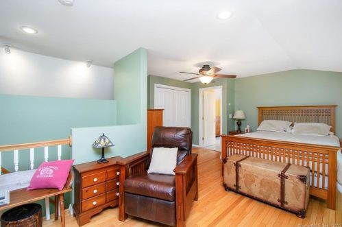 9 Allen St, Enfield CT 06082-4715 exterior