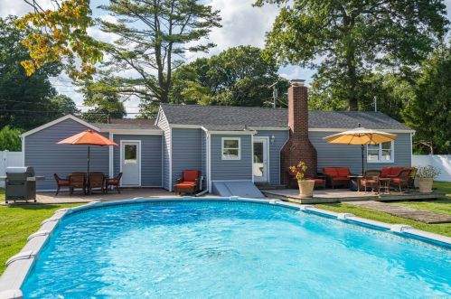 31 Harned Rd, Commack NY 11725-5104 exterior