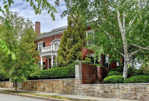 72 Manning St, Providence RI 02906-3104 exterior