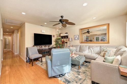 914 Mormon St, Folsom CA 95630-2611 exterior