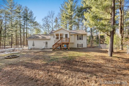 2461 Orchard Valley Dr, Fennville MI  49408-8461 exterior