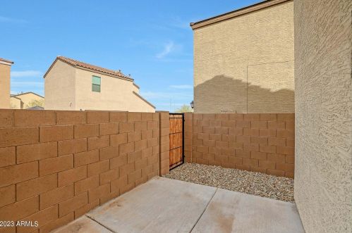 8029 Albeniz Pl, Phoenix AZ  85043 exterior
