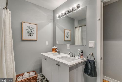 1223 Ellsworth St, Philadelphia PA 19146-2812 exterior