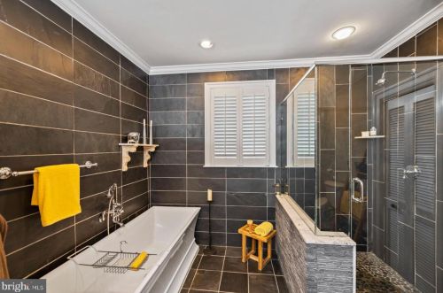 580 Mermaid Ln, Philadelphia PA 19118-4026 exterior