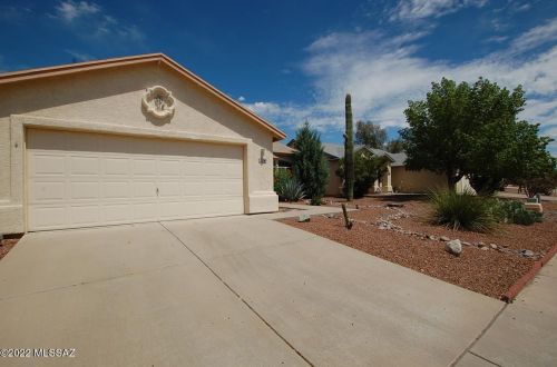8872 Bottlebush Ln, Tucson, AZ 85742-8741