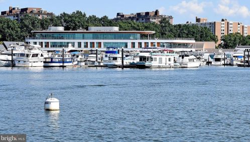 1435 4th St, Washington DC  20024-2200 exterior