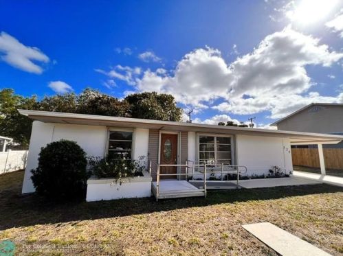 124 Lobster Rd, Fort Pierce FL  34983-1718 exterior