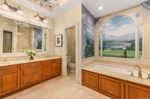 2 Shadow Tree Ln, Briarcliff NY 10510-2255 exterior