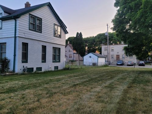 3433 16 St, Milwaukee WI 53206-2340 exterior