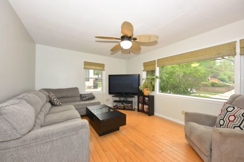 9239 Mount Vernon Ave, Milwaukee, WI 53226-4408