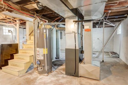 2024 55, Milwaukee WI 53220-2045 exterior