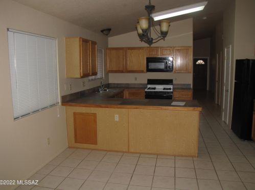 9477 Stonehaven Way, Tucson AZ  85747-9285 exterior