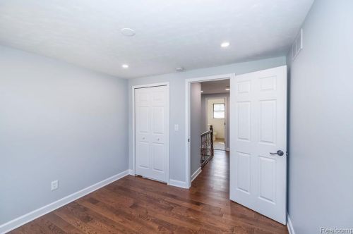 425 Rosemary St, Dearborn Heights MI  48127-3681 exterior