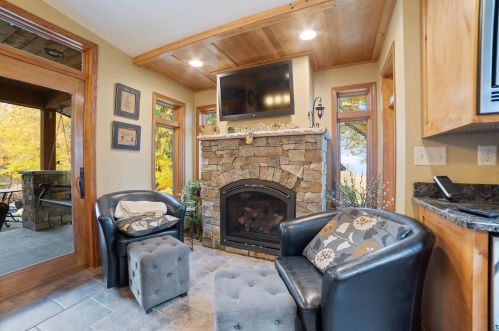 5278 Lakewood Rd, Duluth MN 55804-2817 exterior