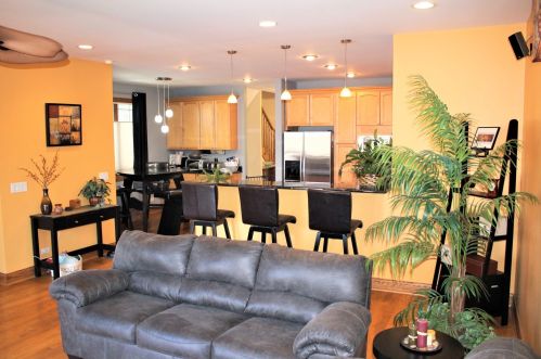 3842 Ottawa Ave, Chicago IL 60634-2128 exterior