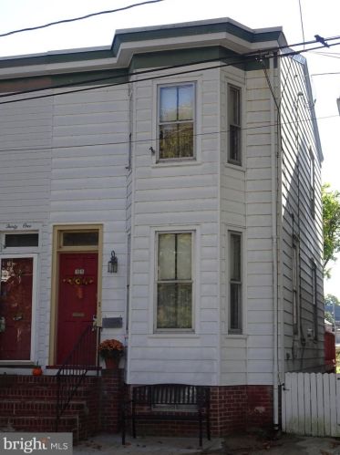 33 6th St, New Castle, DE 19720-5088