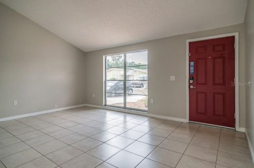 10112 Enchanted Oaks Ct, Tampa FL  33615-1616 exterior