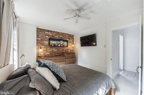 320 Iseminger St, Philadelphia PA  19107-5904 exterior