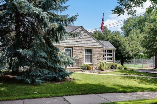 1401 Hartford Ave, Saint Paul MN 55116-1649 exterior