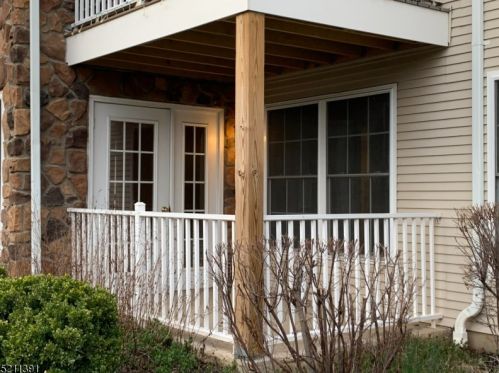 74 Chariot Ct, Piscataway NJ  08854-6665 exterior