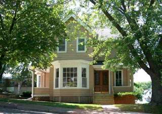 395 Burch St, Dubuque, IA 52001-6622
