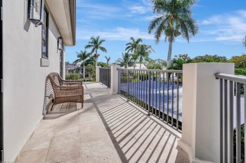 606 Binnacle Dr, Naples FL 34103-2725 exterior