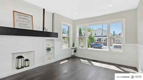 8339 Oglesby Ave, Chicago IL  60617-1929 exterior