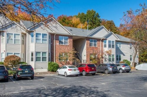 14 Jennifer Dr, East Hanover NJ  07936-3432 exterior