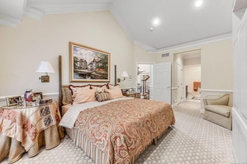 19 Caruso Pl, Armonk NY 10504-1366 exterior