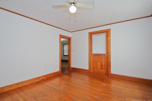 111 Spg St, Windsor Locks CT 06096-2208 exterior