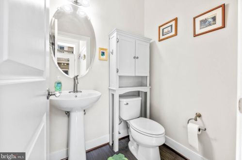 725 Custis Ave, Alexandria VA 22301-1422 exterior