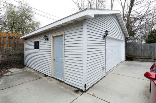 5610 Martin Dr, Milwaukee WI 53208-2534 exterior