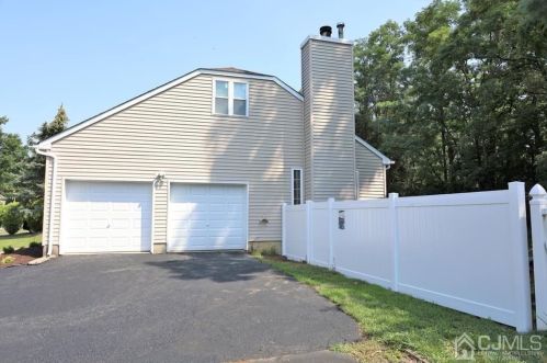 22 La Valencia Rd, Old Bridge NJ  08857-3305 exterior