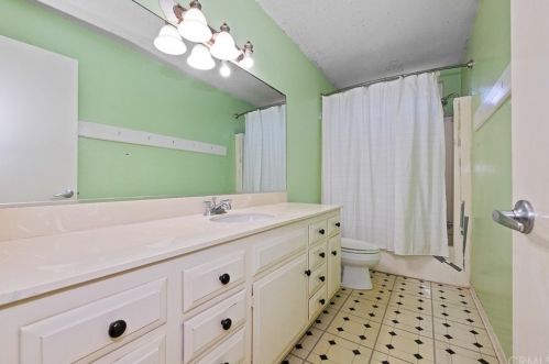 2233 Victoria Dr, Fullerton CA 92831-3454 exterior