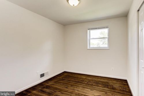 4706 Creek Shore Dr, Rockville MD  20852-2407 exterior