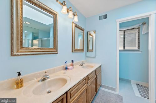 160 Sayre Dr, Princeton NJ 08540-5839 exterior