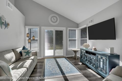 341 Devon St, Lakehurst NJ  08759-4637 exterior