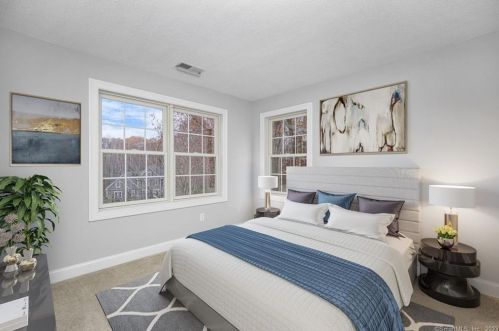 10 Azalea Ln, Ellington CT  06029-3063 exterior