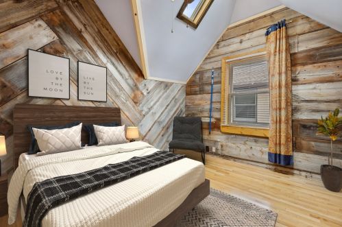 2436 Sawyer Ave, Chicago IL 60647-2517 exterior