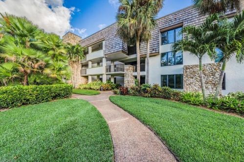 100 Wilderness Dr, Naples FL 34105-2634 exterior