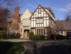 5 Montrose St, Newton, MA 02458-2717