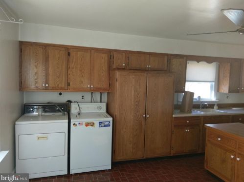 12312 Mccrossin Ln, Rockville MD 20854-1014 exterior